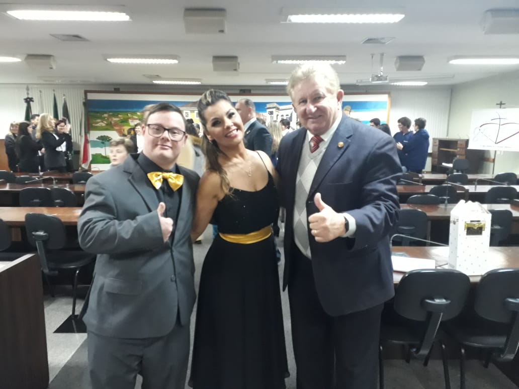 Professora de dança Rosângela e seu aluno se apresentaram e prestigiaram o evento 